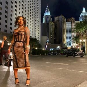 Meet your Posher, Tia